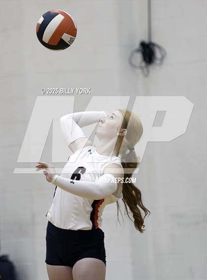 Thumbnail 1 in Grand Saline vs Terrell photogallery.