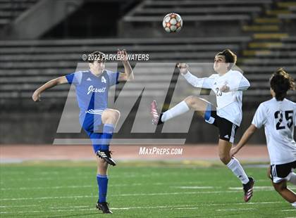 Thumbnail 2 in Dutchtown vs Jesuit (LHSAA Div. 1 Quarterfinals) photogallery.