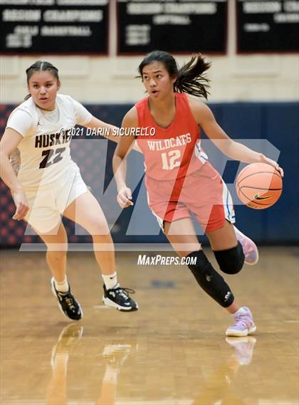Thumbnail 3 in Hamilton vs. St. Ignatius (Nike Tournament of Champions) photogallery.