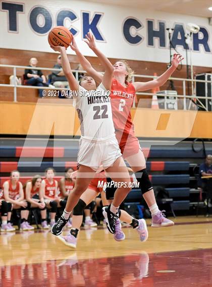 Thumbnail 2 in Hamilton vs. St. Ignatius (Nike Tournament of Champions) photogallery.