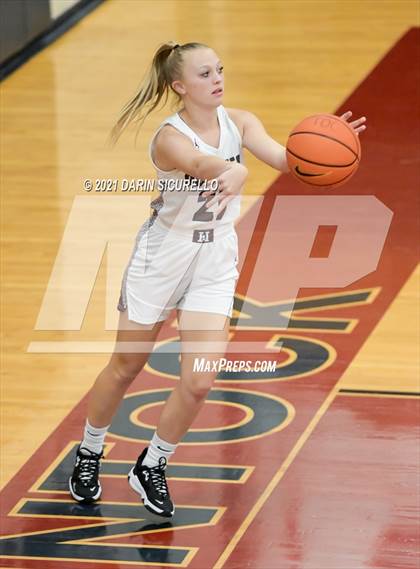 Thumbnail 2 in Hamilton vs. St. Ignatius (Nike Tournament of Champions) photogallery.