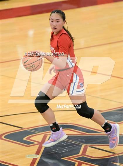 Thumbnail 1 in Hamilton vs. St. Ignatius (Nike Tournament of Champions) photogallery.