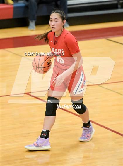 Thumbnail 2 in Hamilton vs. St. Ignatius (Nike Tournament of Champions) photogallery.