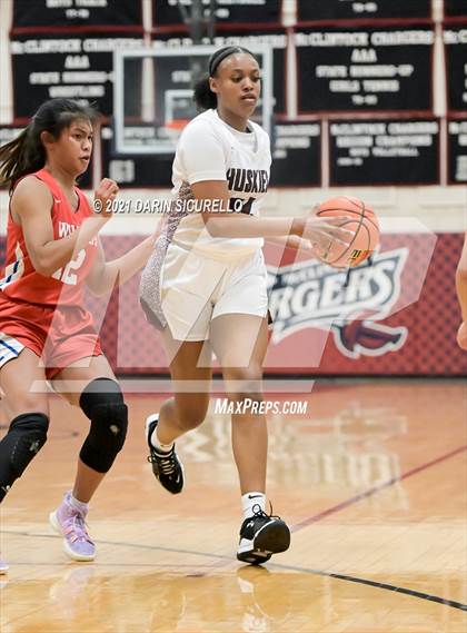 Thumbnail 2 in Hamilton vs. St. Ignatius (Nike Tournament of Champions) photogallery.