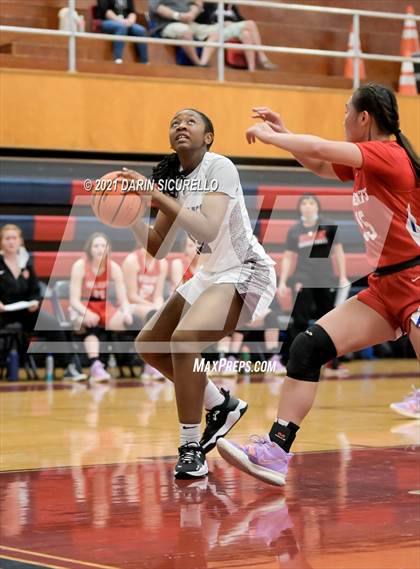 Thumbnail 3 in Hamilton vs. St. Ignatius (Nike Tournament of Champions) photogallery.