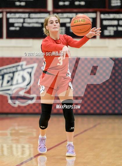 Thumbnail 1 in Hamilton vs. St. Ignatius (Nike Tournament of Champions) photogallery.