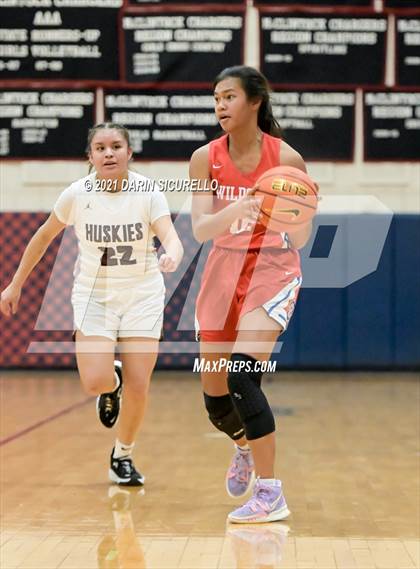 Thumbnail 1 in Hamilton vs. St. Ignatius (Nike Tournament of Champions) photogallery.