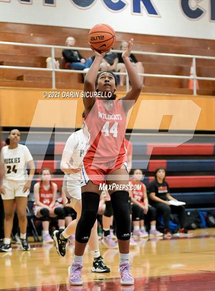 Thumbnail 1 in Hamilton vs. St. Ignatius (Nike Tournament of Champions) photogallery.