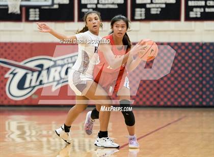 Thumbnail 3 in Hamilton vs. St. Ignatius (Nike Tournament of Champions) photogallery.