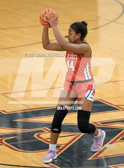 Thumbnail 2 in Hamilton vs. St. Ignatius (Nike Tournament of Champions) photogallery.