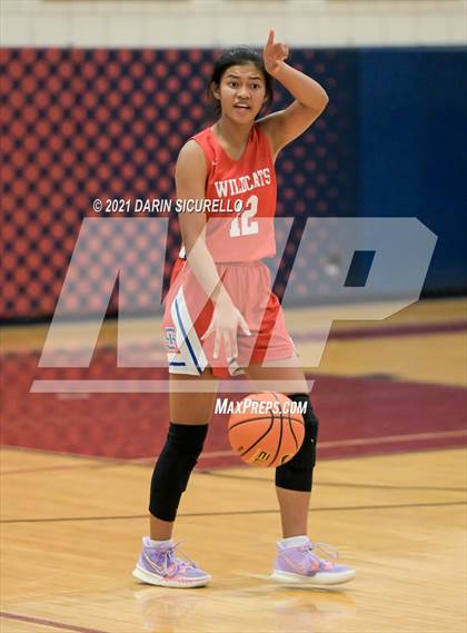 Thumbnail 2 in Hamilton vs. St. Ignatius (Nike Tournament of Champions) photogallery.
