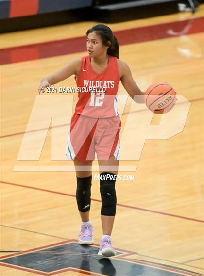 Thumbnail 2 in Hamilton vs. St. Ignatius (Nike Tournament of Champions) photogallery.