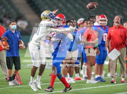 Thumbnail 2 in Sam Houston vs Lakeview Centennial photogallery.