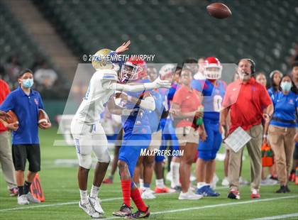 Thumbnail 1 in Sam Houston vs Lakeview Centennial photogallery.