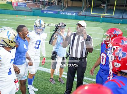 Thumbnail 2 in Sam Houston vs Lakeview Centennial photogallery.