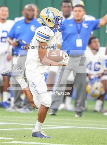 Thumbnail 2 in Sam Houston vs Lakeview Centennial photogallery.