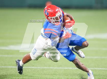 Thumbnail 3 in Sam Houston vs Lakeview Centennial photogallery.