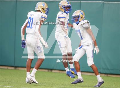 Thumbnail 2 in Sam Houston vs Lakeview Centennial photogallery.