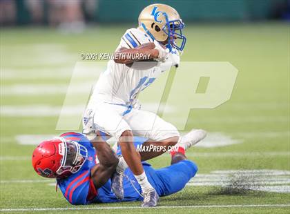 Thumbnail 2 in Sam Houston vs Lakeview Centennial photogallery.