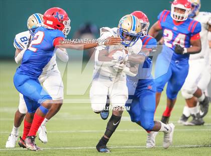 Thumbnail 3 in Sam Houston vs Lakeview Centennial photogallery.