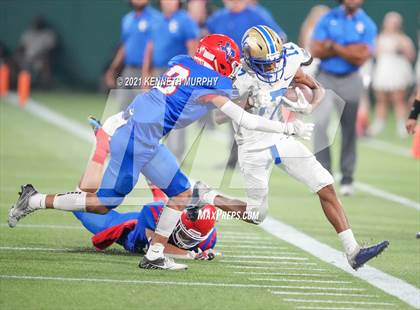 Thumbnail 3 in Sam Houston vs Lakeview Centennial photogallery.