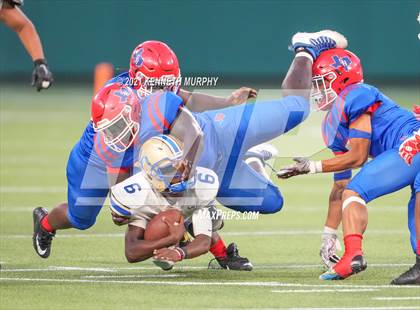 Thumbnail 1 in Sam Houston vs Lakeview Centennial photogallery.
