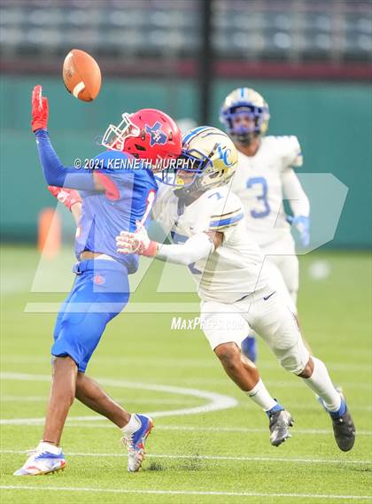 Thumbnail 3 in Sam Houston vs Lakeview Centennial photogallery.