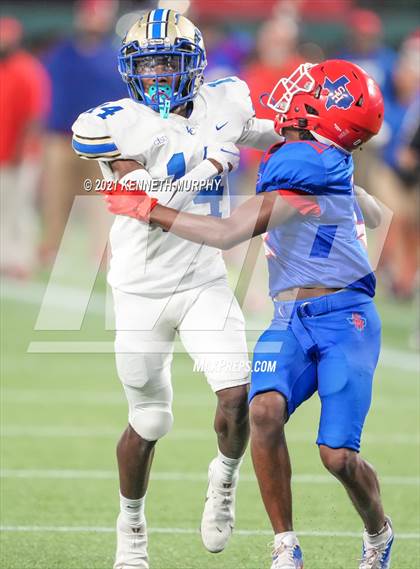 Thumbnail 1 in Sam Houston vs Lakeview Centennial photogallery.