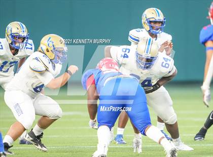 Thumbnail 2 in Sam Houston vs Lakeview Centennial photogallery.