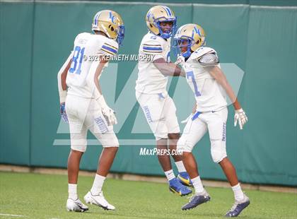 Thumbnail 3 in Sam Houston vs Lakeview Centennial photogallery.