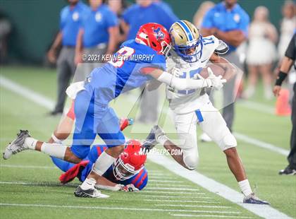 Thumbnail 1 in Sam Houston vs Lakeview Centennial photogallery.