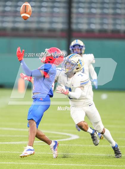 Thumbnail 2 in Sam Houston vs Lakeview Centennial photogallery.