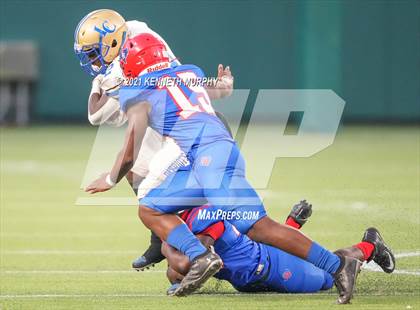 Thumbnail 3 in Sam Houston vs Lakeview Centennial photogallery.