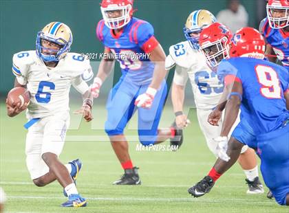 Thumbnail 1 in Sam Houston vs Lakeview Centennial photogallery.