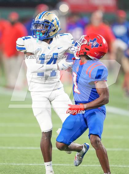 Thumbnail 3 in Sam Houston vs Lakeview Centennial photogallery.