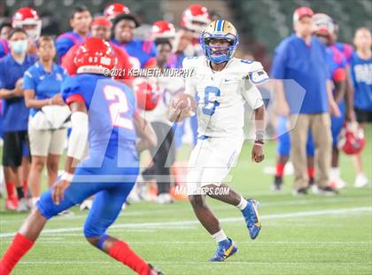 Thumbnail 2 in Sam Houston vs Lakeview Centennial photogallery.