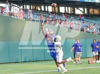 Thumbnail 3 in Sam Houston vs Lakeview Centennial photogallery.