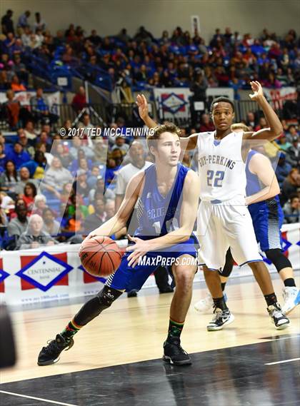 Thumbnail 2 in Guy-Perkins vs Shirley  (AAA 1A Final) photogallery.