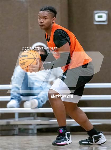 Thumbnail 3 in New Life Christian Academy vs Sandhills photogallery.