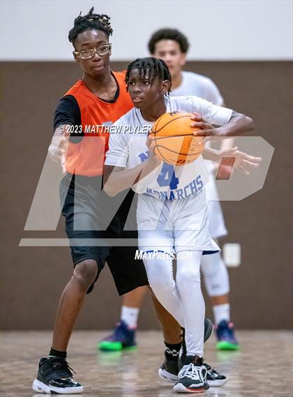 Thumbnail 3 in New Life Christian Academy vs Sandhills photogallery.