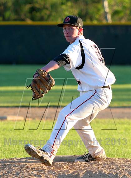 Thumbnail 3 in DuBois vs. Seneca Valley (PIAA Class AAAA First Round) photogallery.