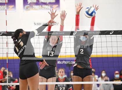 Thumbnail 3 in Mater Dei vs. Lone Peak (Durango Fall Classic) photogallery.