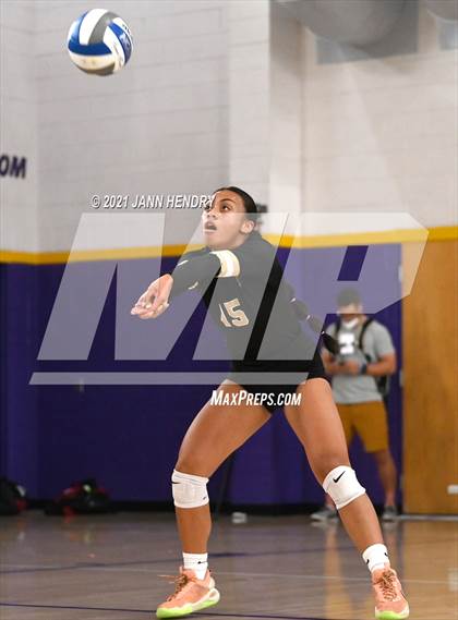 Thumbnail 2 in Mater Dei vs. Lone Peak (Durango Fall Classic) photogallery.