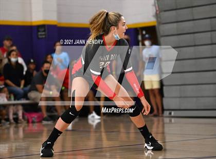 Thumbnail 2 in Mater Dei vs. Lone Peak (Durango Fall Classic) photogallery.