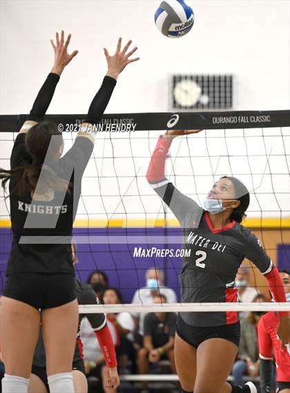 Thumbnail 2 in Mater Dei vs. Lone Peak (Durango Fall Classic) photogallery.