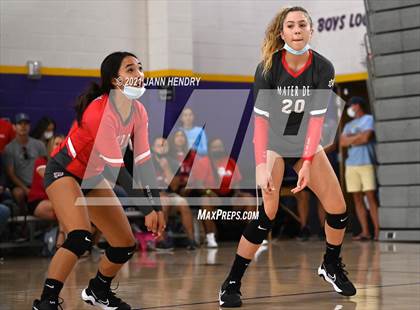 Thumbnail 3 in Mater Dei vs. Lone Peak (Durango Fall Classic) photogallery.