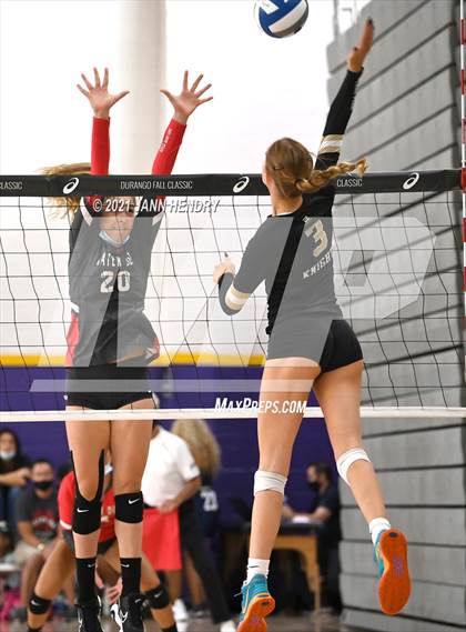 Thumbnail 2 in Mater Dei vs. Lone Peak (Durango Fall Classic) photogallery.