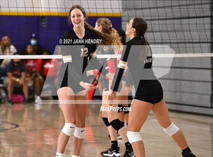 Thumbnail 2 in Mater Dei vs. Lone Peak (Durango Fall Classic) photogallery.