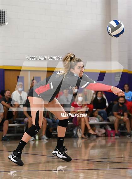 Thumbnail 2 in Mater Dei vs. Lone Peak (Durango Fall Classic) photogallery.