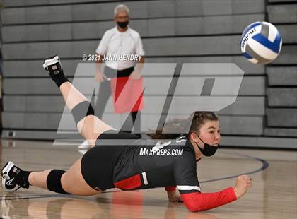 Thumbnail 2 in Mater Dei vs. Lone Peak (Durango Fall Classic) photogallery.